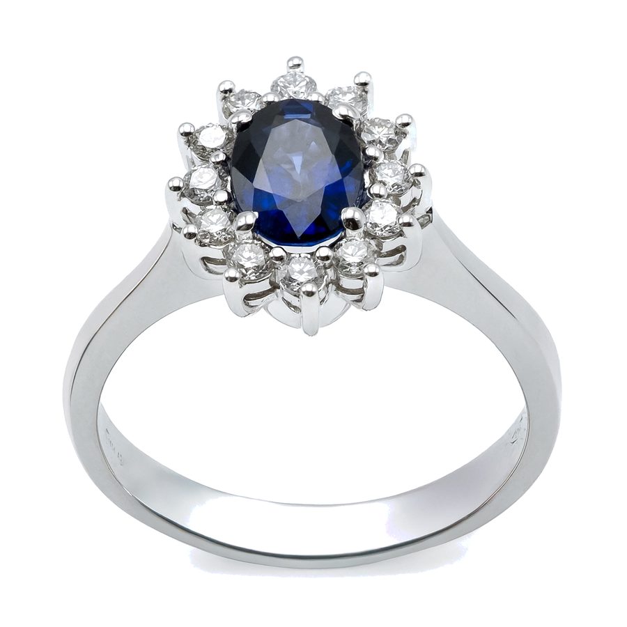 Zaffiro ovale – Zaffiro ovale con corona di diamanti taglio brillante.